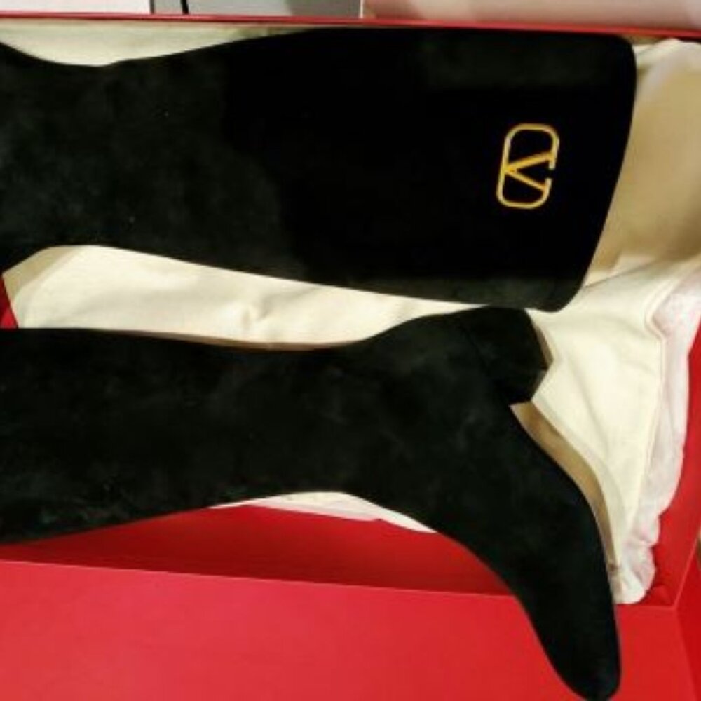 New Valentino black suede boots Italian size 38, about 2 inches block heel
